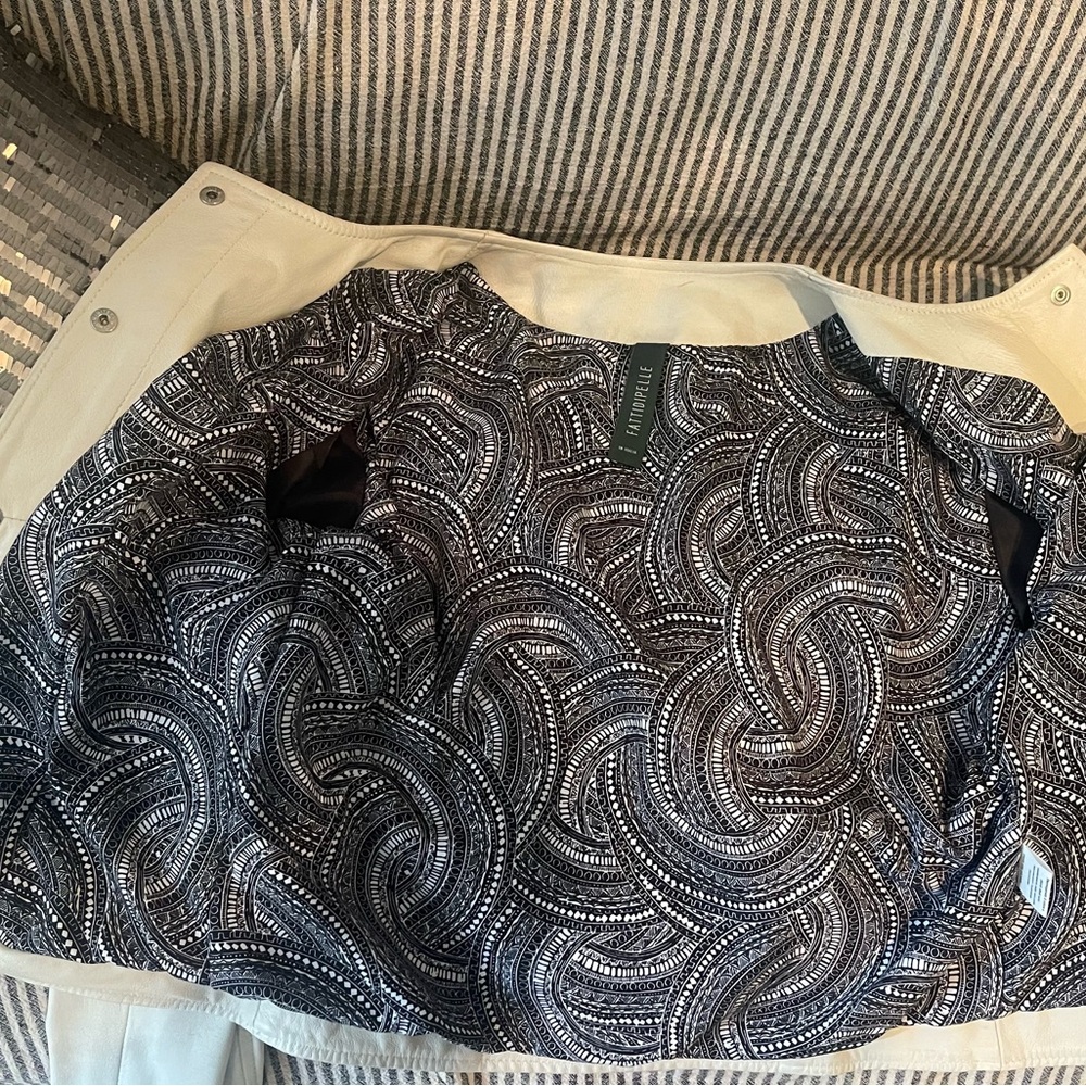 Off white Italian leather jacket. Size S - Picture 10 of 10
